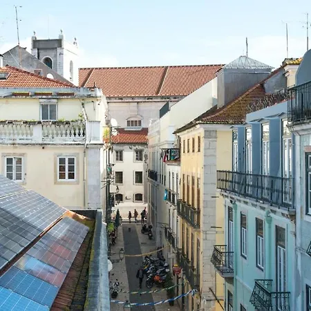 Plum Guide - Fever Trees Lisbon